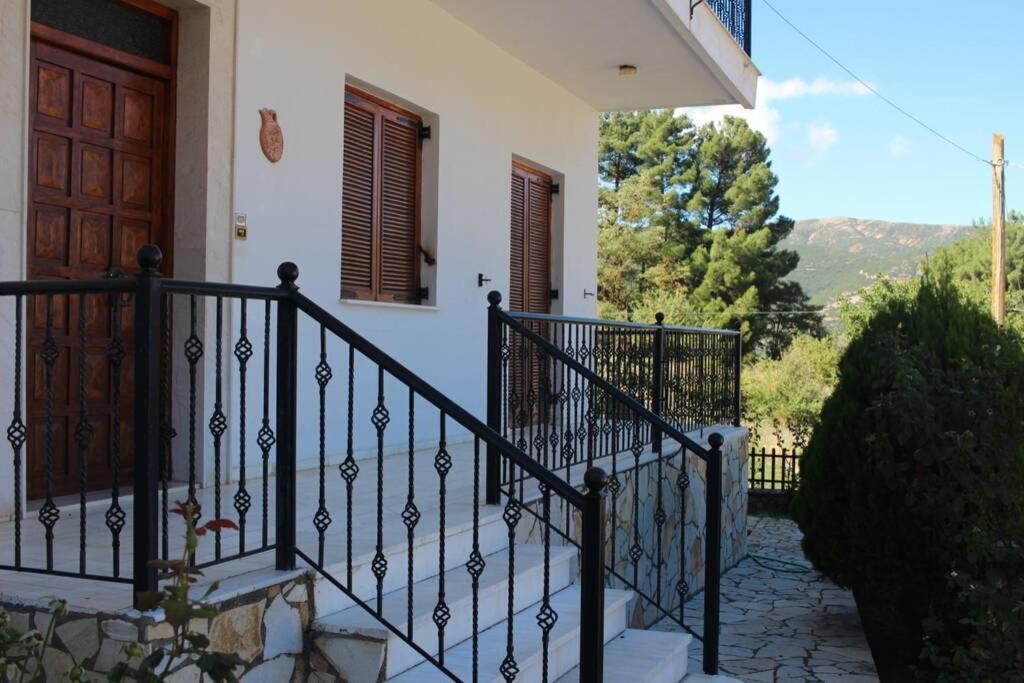 Velia Guesthouse Kalavryta Exteriör bild