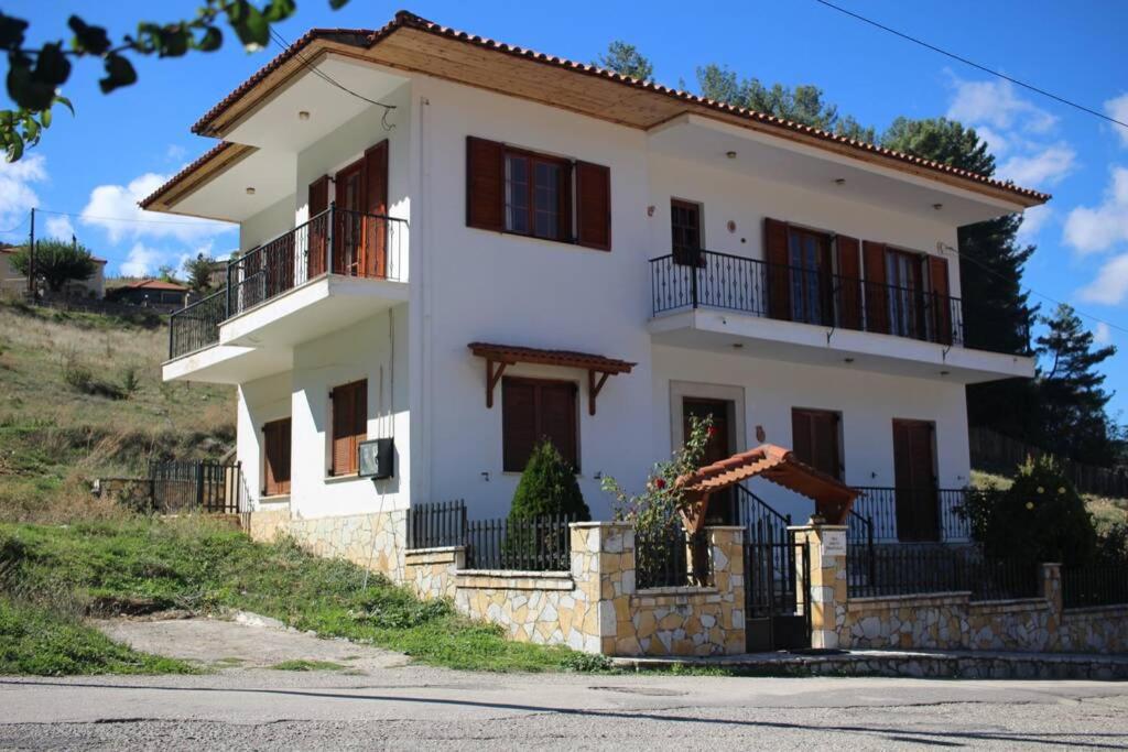 Velia Guesthouse Kalavryta Exteriör bild