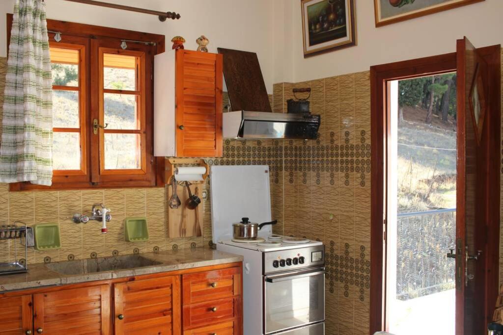 Velia Guesthouse Kalavryta Exteriör bild